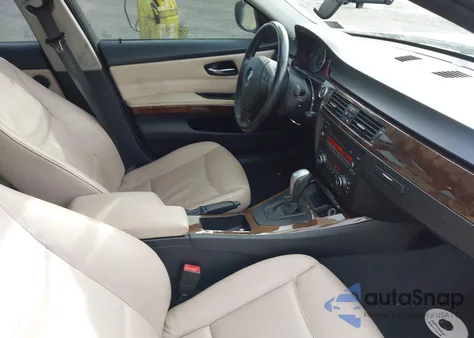 2009 BMW 328I xDrive z USA, uszkodzony, nr VIN WBAUU33579A540108